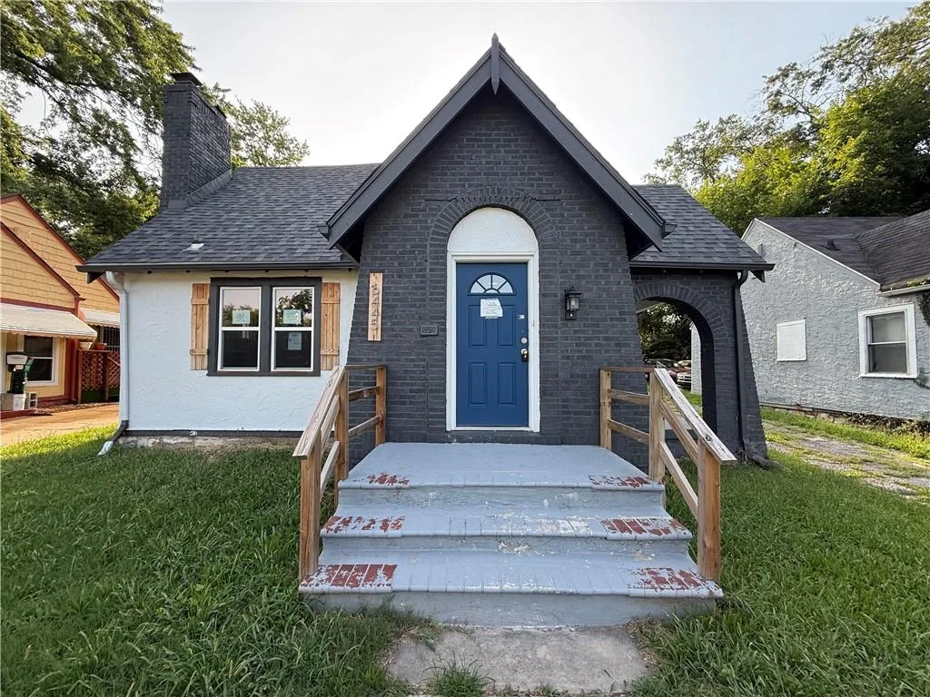 6445 S Benton Avenue, Kansas City MO