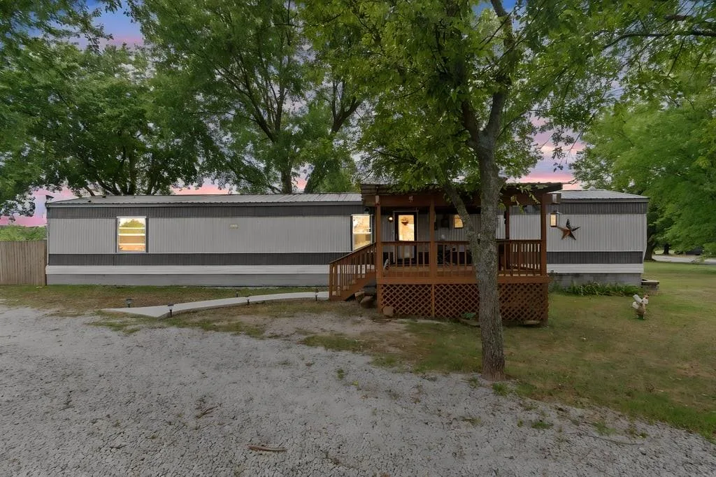 845 S Carriage Drive, Deepwater MO