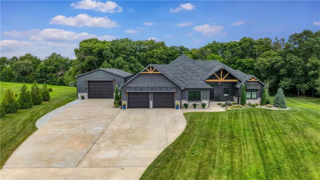 15562 Lexi Lane, Bonner Springs KS