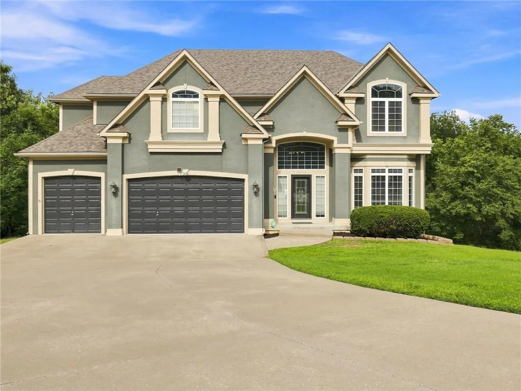 5822 NE Timber Hills Drive, Lee's Summit MO