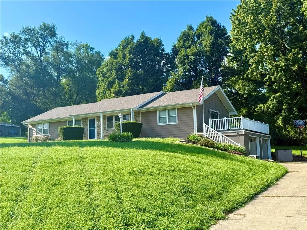 2307 Westminster Lane, St Joseph MO