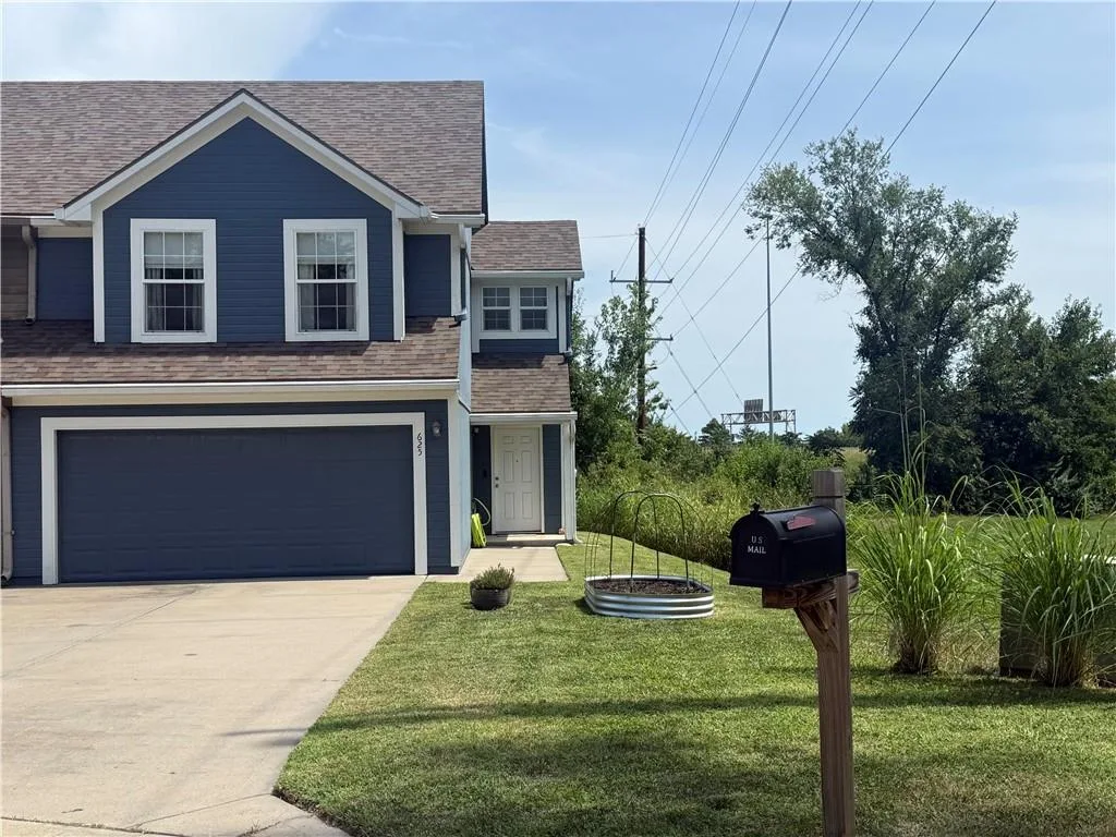 625 E Spring Avenue, Bonner Springs KS