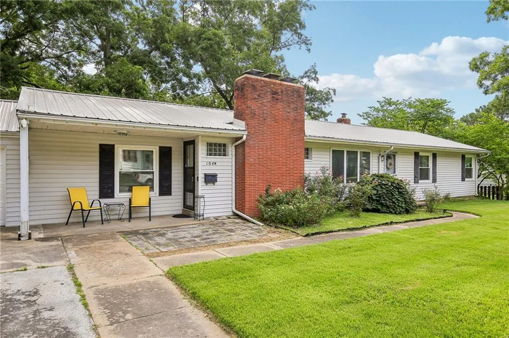 104 N 6th Street, Clinton MO