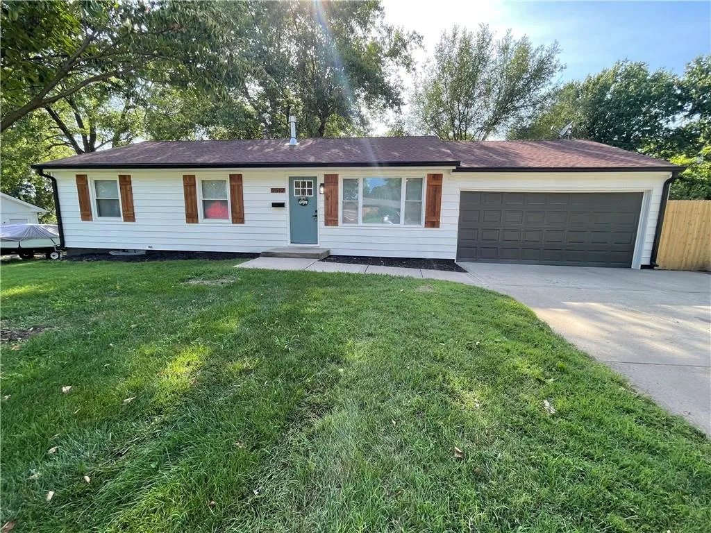 2512 Queen Ridge Drive, Independence MO