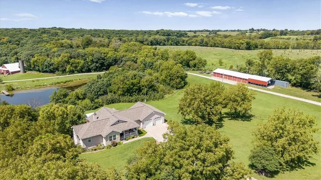 9259 Apple Valley Lane, Ozawkie KS