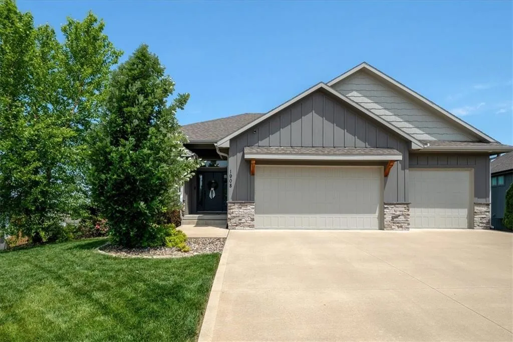 1908 NE Catalina Avenue, Lee's Summit MO