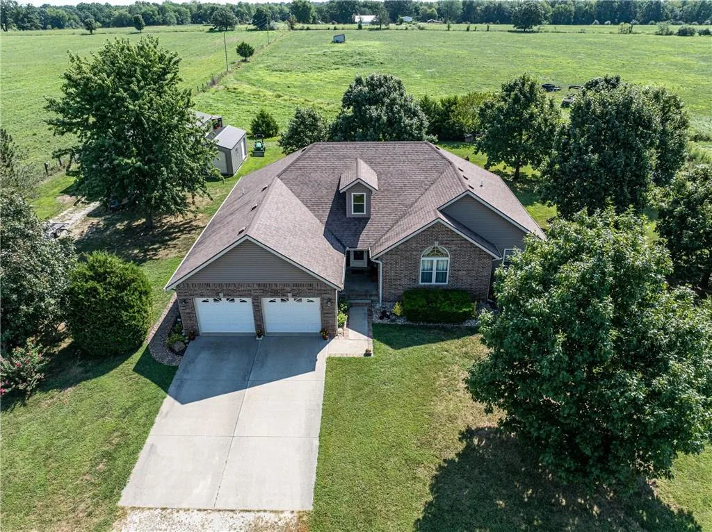 186 NE 901p Road, Clinton MO