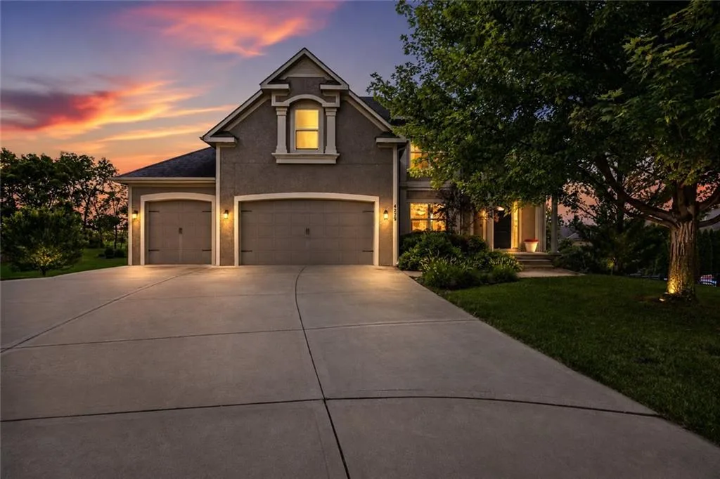4229 S White Sands Court, Blue Springs MO