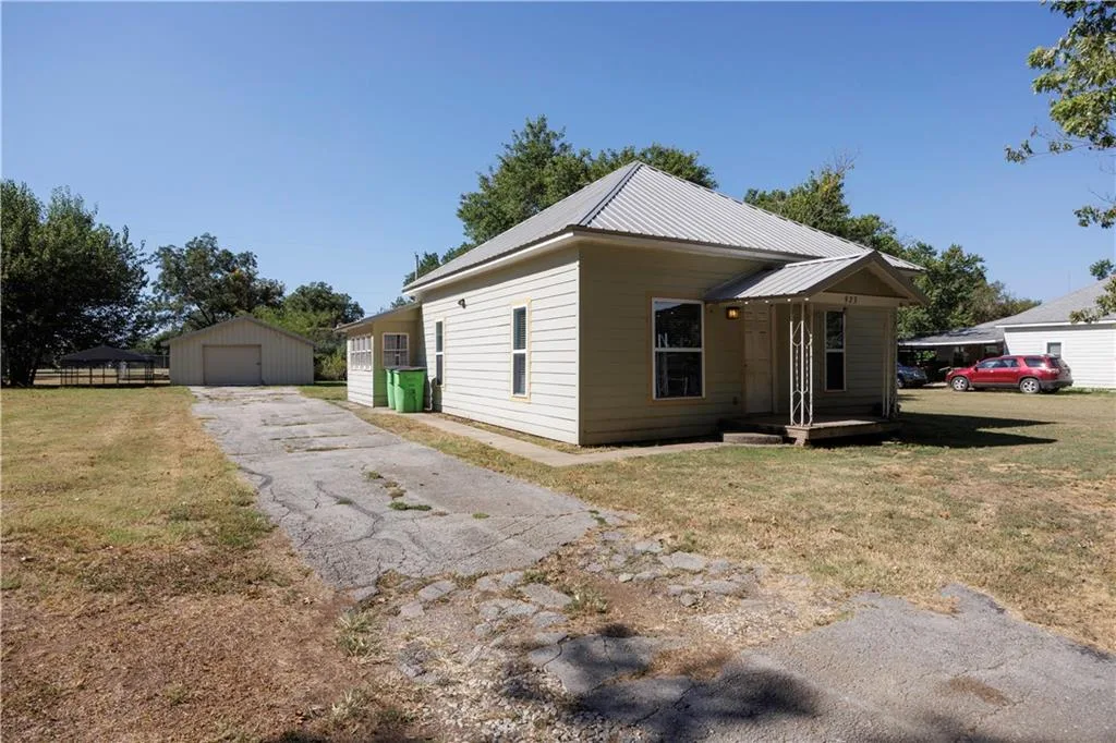 923 E 7th Street, Cherryvale KS