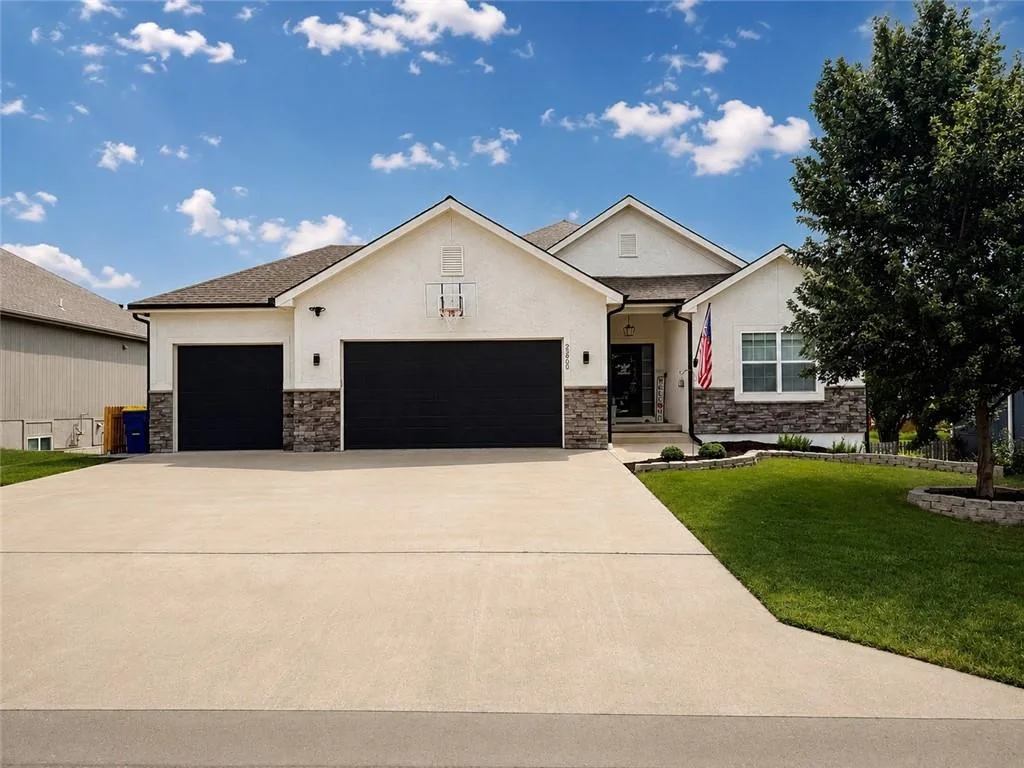 22905 S Creekview Drive, Peculiar MO