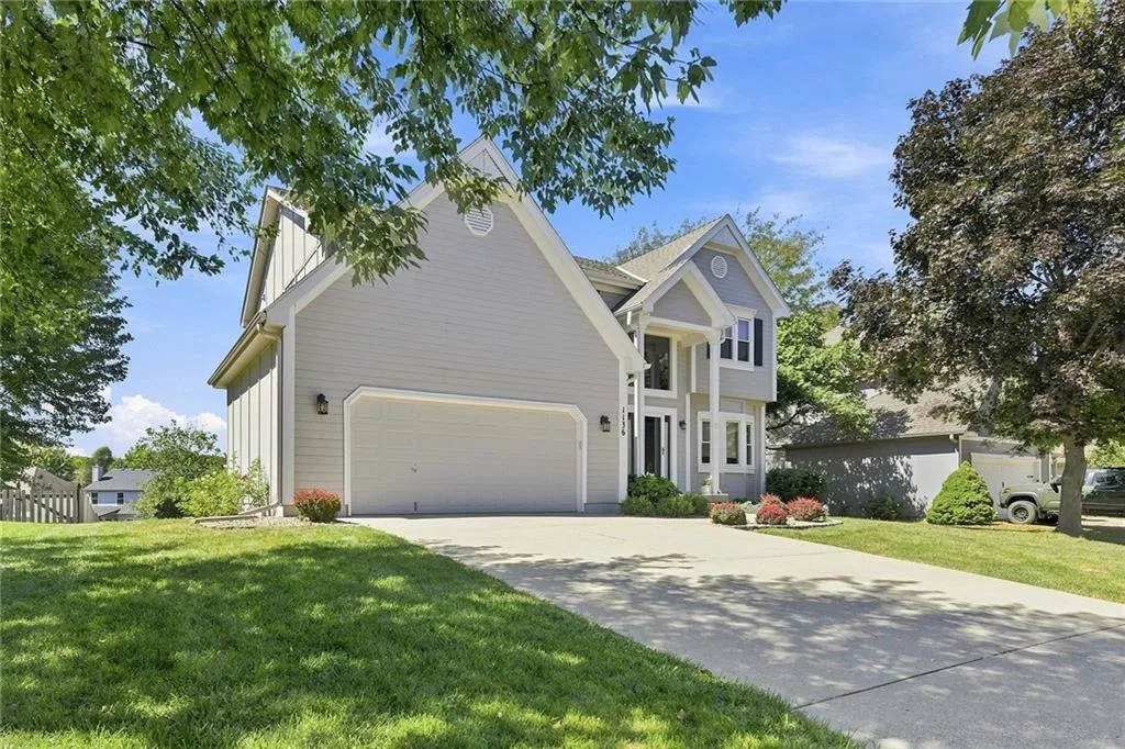1136 SW Pacific Drive, Lee's Summit MO