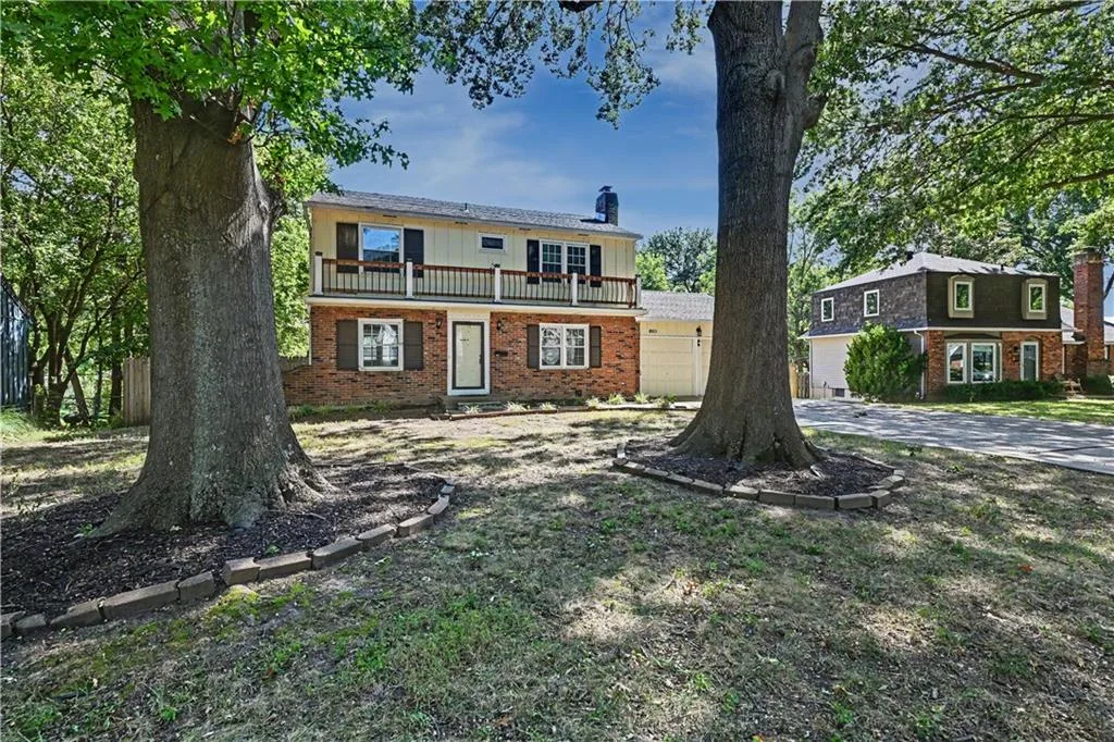 8901 W 98th Terrace, Overland Park KS