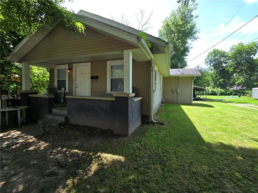 811 Elm Street, Other MO